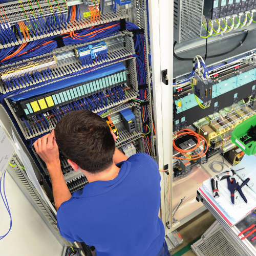 Schaltschrankbau und Inbetriebnahme